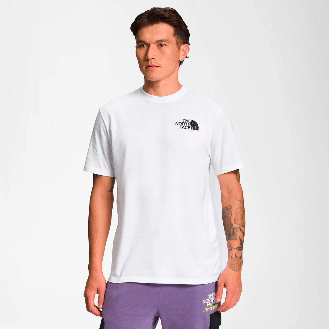 Camiseta the north face NSE pride en blanco