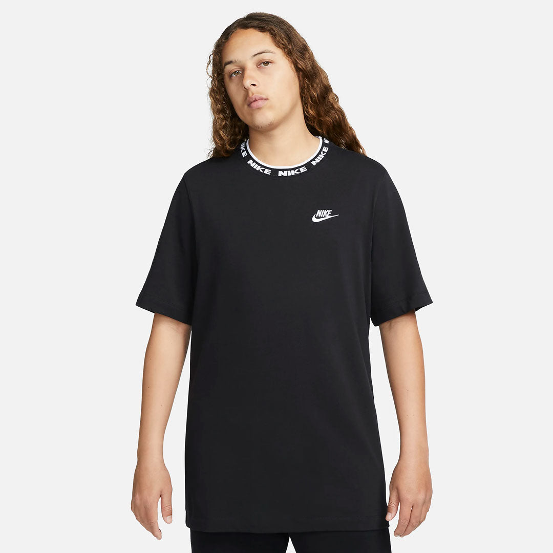 Camiseta Nike Club Lettering