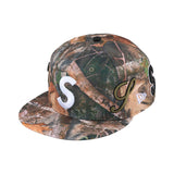 Gorro Supreme x New Era Multi S Logo en camo