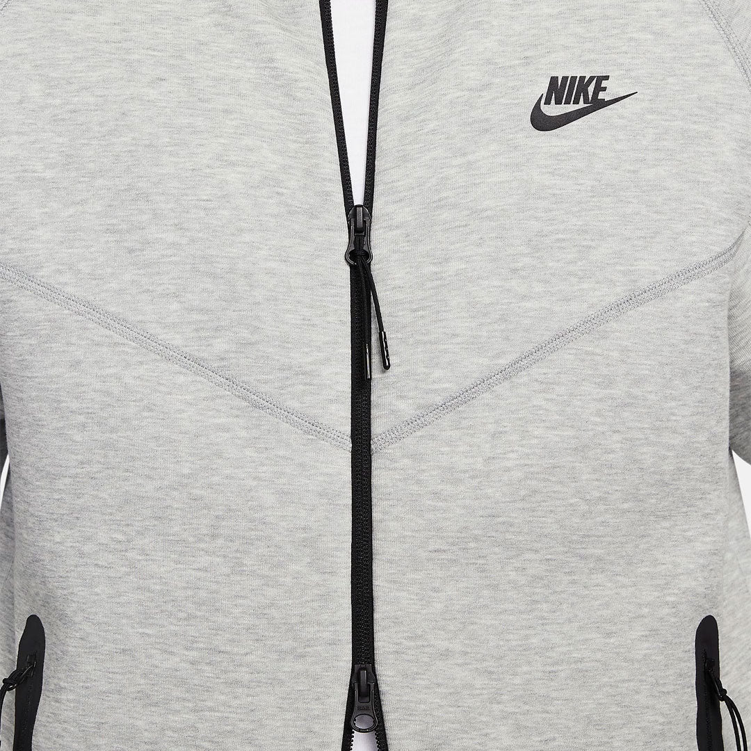 Campera Nike tech en gris