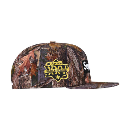 Gorro Supreme x New Era Championship Box Logo en camo