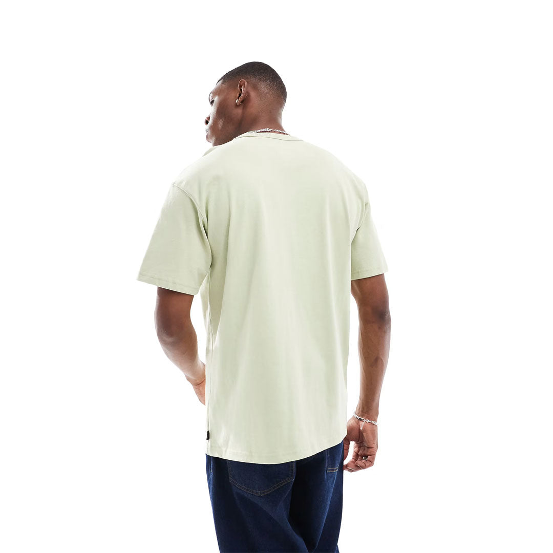 Camiseta Nike Essential Oversize en verde claro