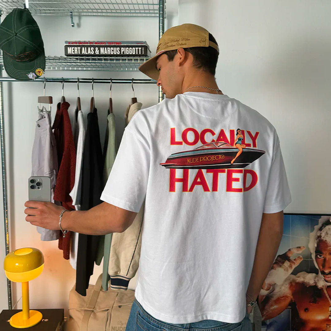 Camiseta Nude Project Locally Hated en blanco