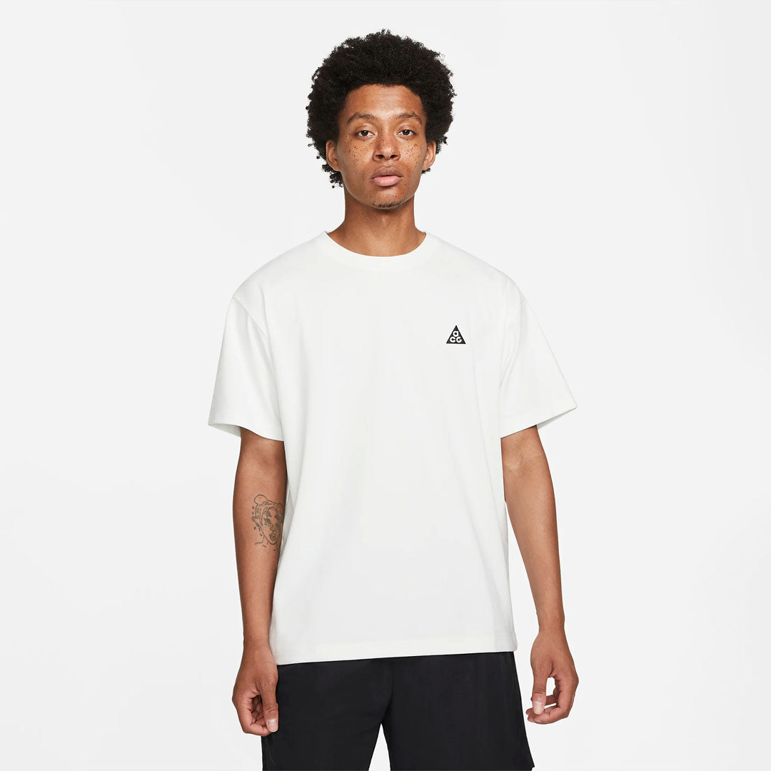 Camiseta Nike ACG en blanco