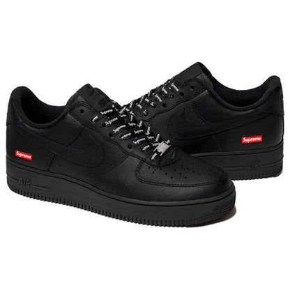 Nike Air Force 1 x Supreme en negro