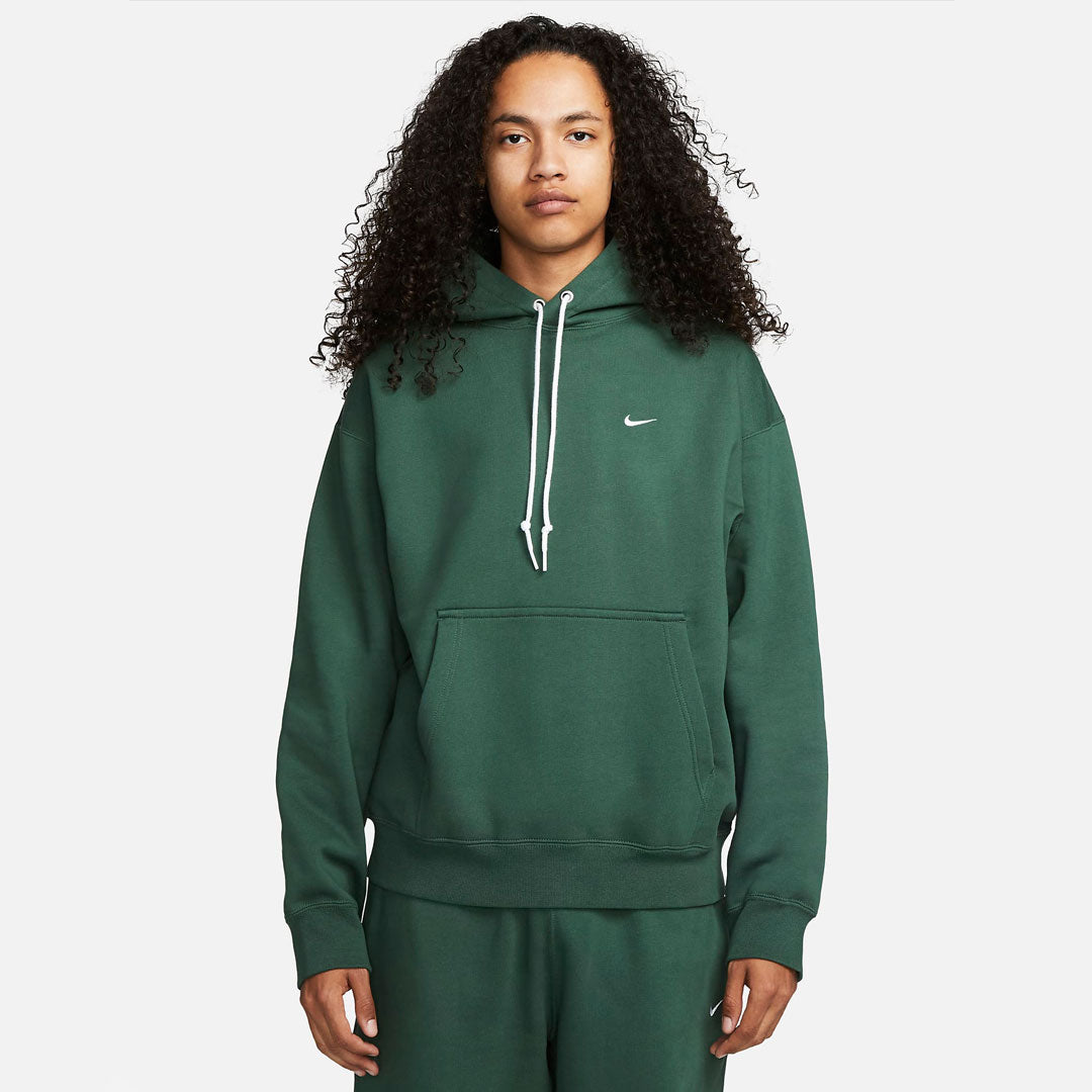 Hoodie Nike Solo Swoosh en verde