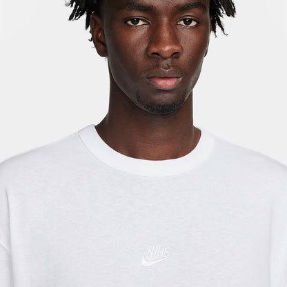 Camiseta Nike Premium Essentials en blanco