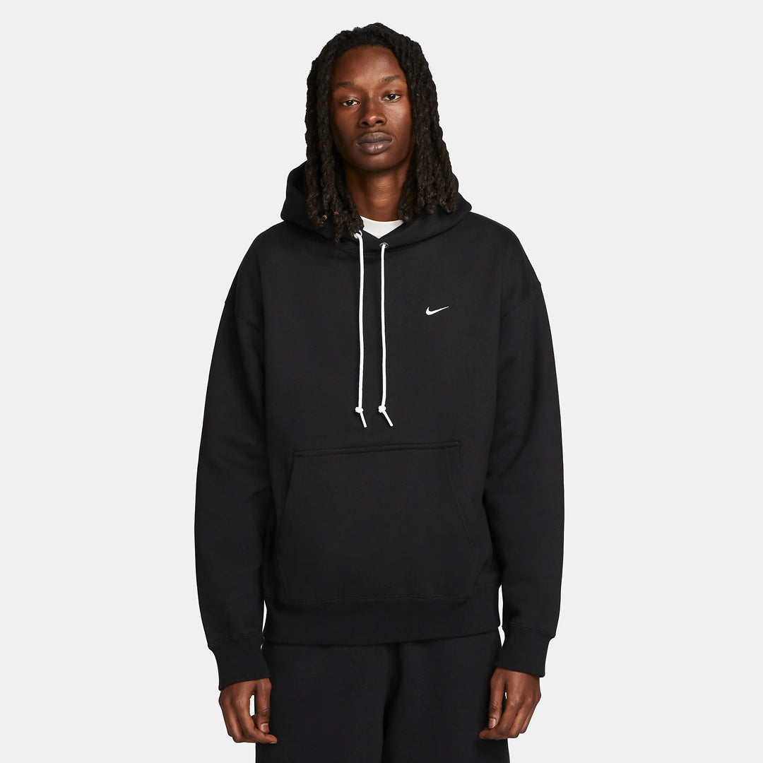 Hoodie Nike Solo Swoosh en negro