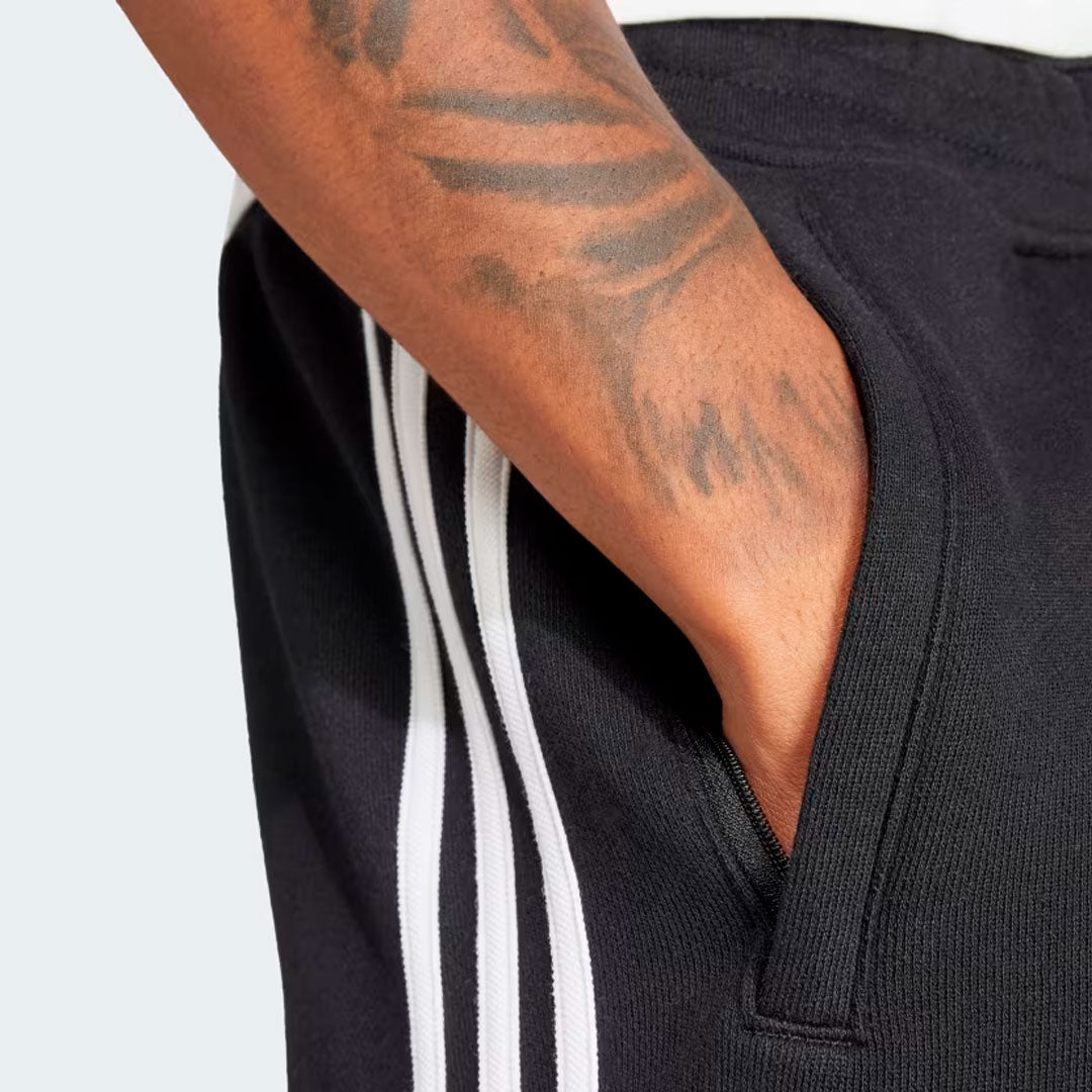 Short adidas Originals Stripe en negro