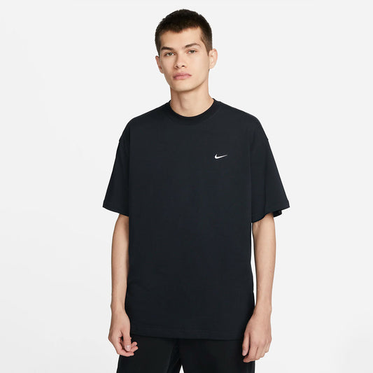 Camiseta Nike Solo Swoosh en negro