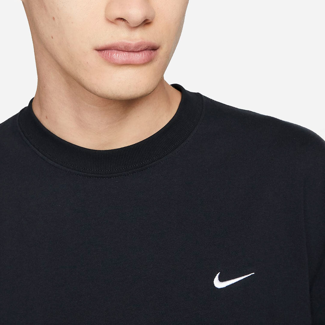 Camiseta Nike Solo Swoosh en negro