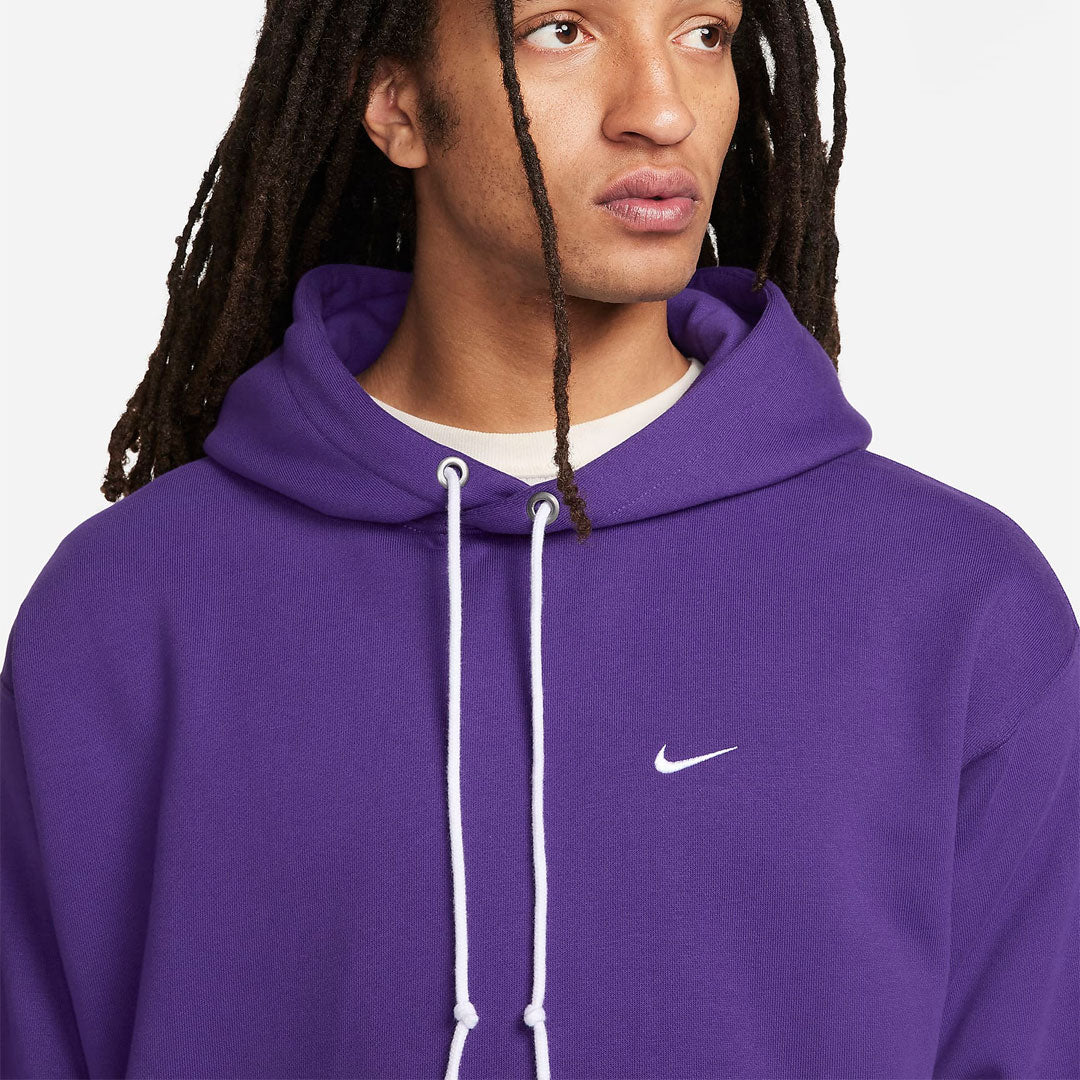 Hoodie Nike Solo Swoosh en violeta