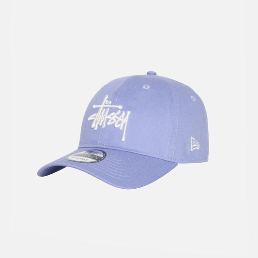 Gorro Stussy x New Era 9Twenty en lila