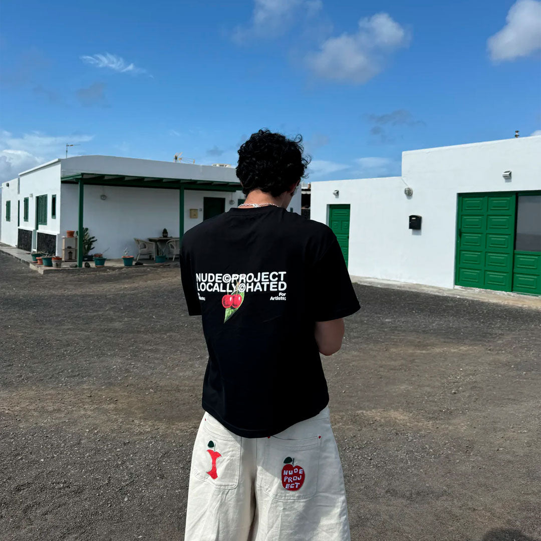 Camiseta Nude Project Locally Cherry en negro