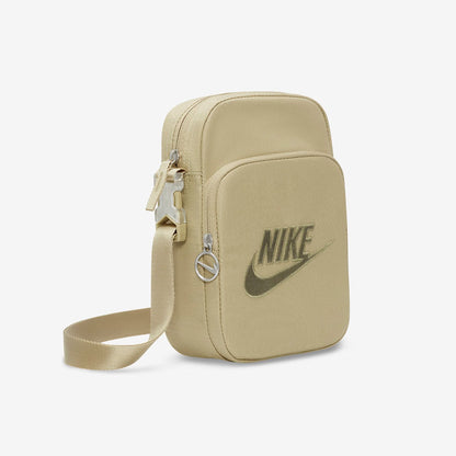 Crossbody bag Nike Heritage en verde