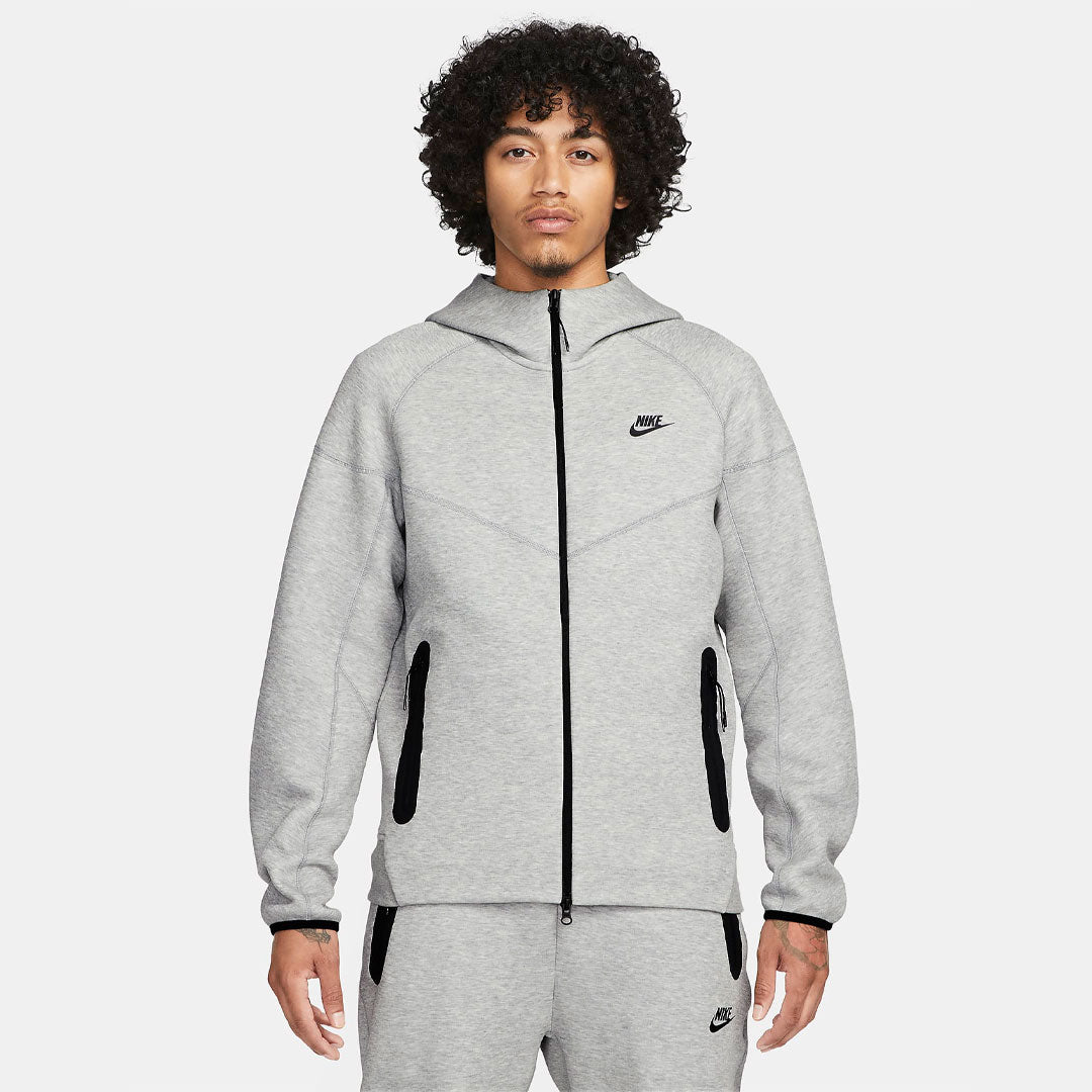 Campera Nike tech en gris