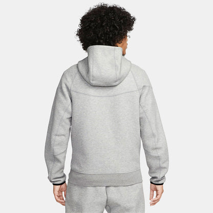 Campera Nike tech en gris