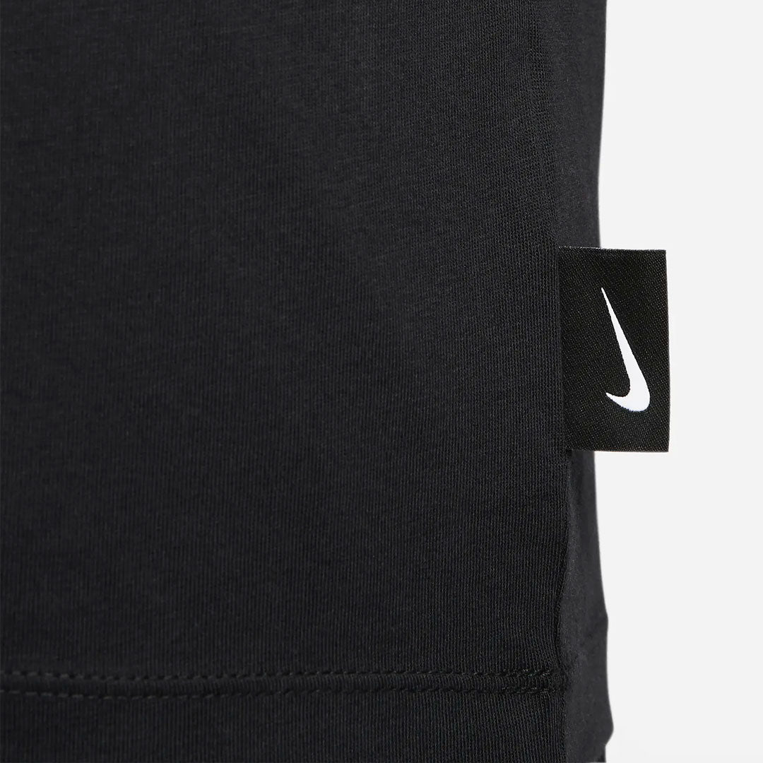 Camiseta Nike Swoosh by Nike en negro